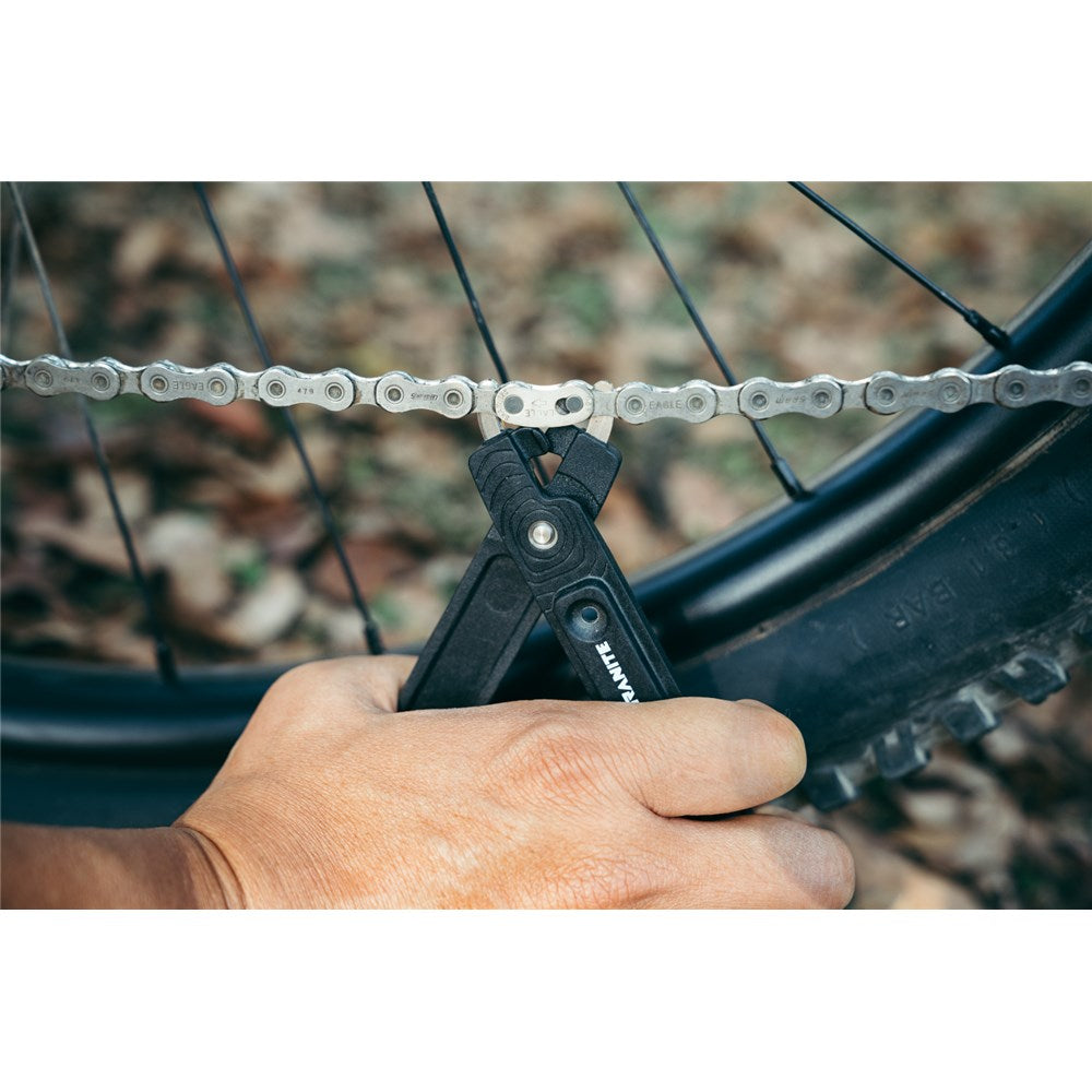 Granite Design Talon Tyre Levers W/Stainless Chain Tool