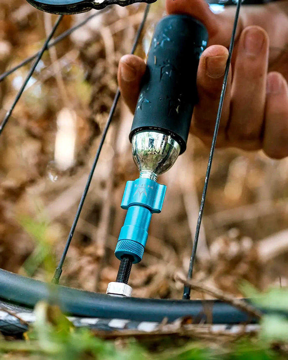 Peaty's Holeshot CO2 Tyre Inflator Kit