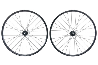 Race Face AR 30 w/ DT Swiss 370 Hubs, Aluminum Tubeless 29" Complete Wheels - New but Not new